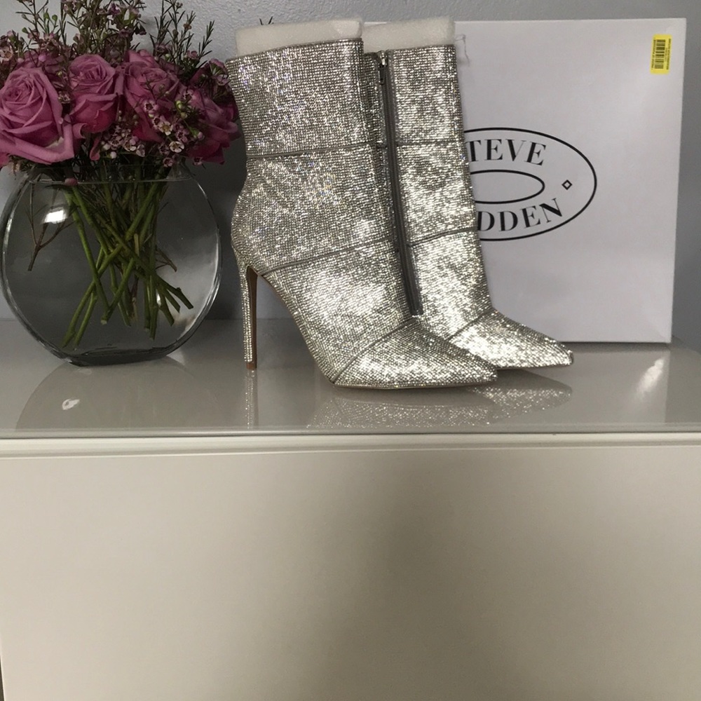 Brand New Steve Madden Winona Bootie sz9